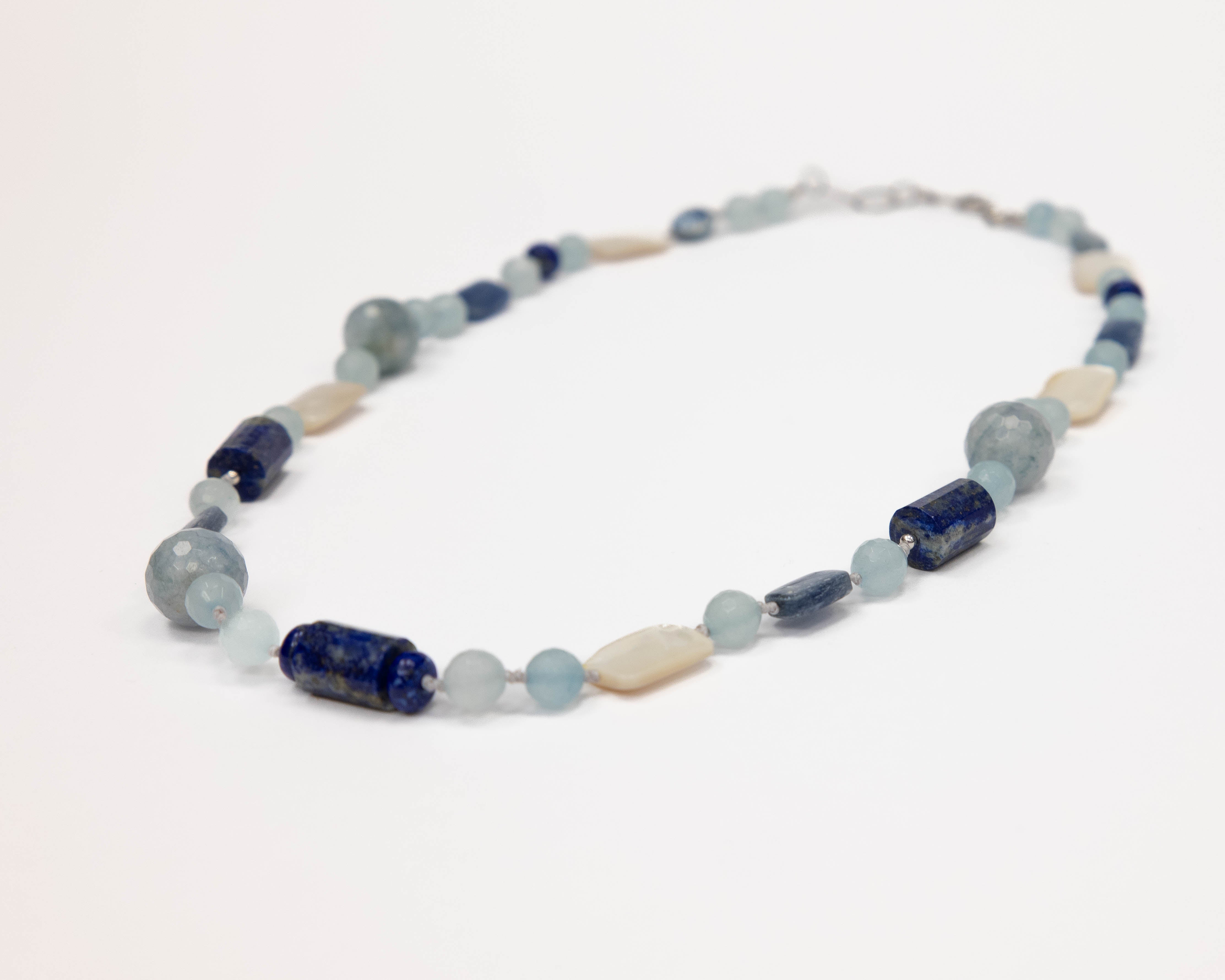 Collana in Quarzo celeste, Distene, Lapislazzuli e Madreperla