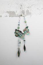 Load image into Gallery viewer, Collana con fiori in rame, Acquamarina, Crisocolla e Crisoprasio
