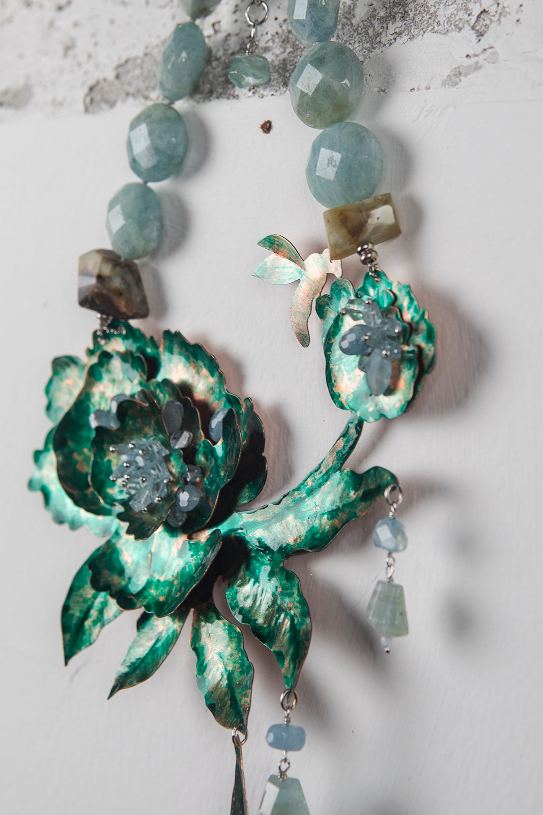 Collana con fiore in rame, Acquamarina, Agata e Opale