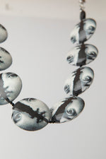 Carica l'immagine nel visualizzatore di Gallery, Collana in resina, pietra lavica e onice
