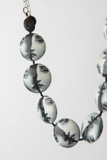 Carica l'immagine nel visualizzatore di Gallery, Collana in resina, pietra lavica e onice
