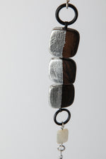 Carica l'immagine nel visualizzatore di Gallery, Bracciale in legno, madreperla e agata nera
