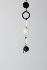 Carica l'immagine nel visualizzatore di Gallery, Bracciale in onice, corno, madreperla e agata
