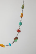 Carica l'immagine nel visualizzatore di Gallery, Collana in turchese tibetano, ambra, crisoprasio, citrino, madrepora e crisopale
