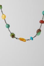 Carica l'immagine nel visualizzatore di Gallery, Collana in turchese tibetano, ambra, crisoprasio, citrino, madrepora e crisopale
