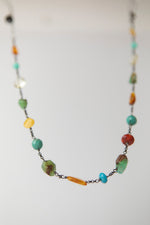 Carica l'immagine nel visualizzatore di Gallery, Collana in turchese tibetano, ambra, crisoprasio, citrino, madrepora e crisopale
