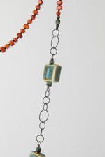 Carica l'immagine nel visualizzatore di Gallery, Collana in turchese tibetano, madrepora e ceramica
