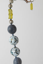 Carica l'immagine nel visualizzatore di Gallery, Collana resina, corallo spugna, pietra lavica e giada coreana
